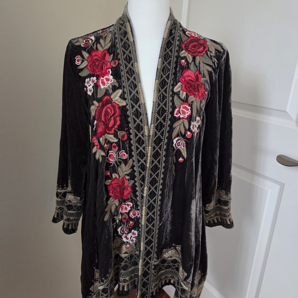 Johnny Was Gray Kimono with Red Floral Embroidery Size S- LIKE NEW!